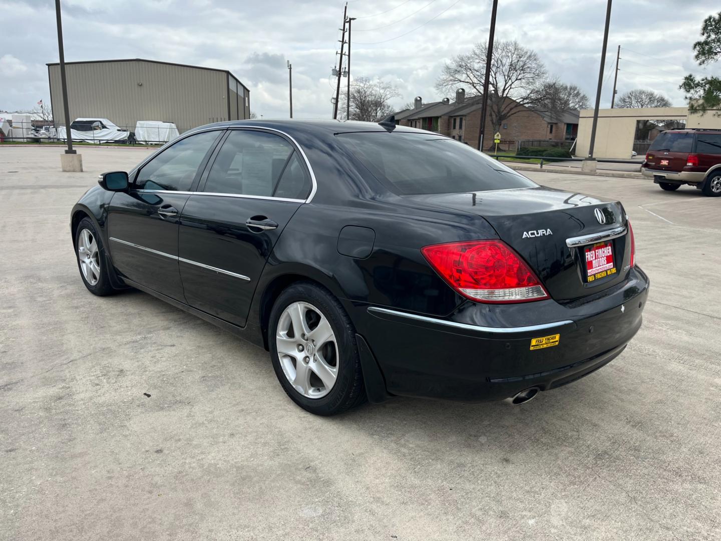 2005 Black /black Acura RL 3.5RL with Navigation System (JH4KB165X5C) with an 3.5L V6 SOHC 24V engine, 5-Speed Automatic Overdrive transmission, located at 14700 Tomball Parkway 249, Houston, TX, 77086, (281) 444-2200, 29.928619, -95.504074 - Photo#4